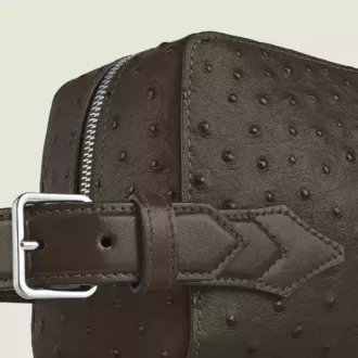 Bolso de mano para artículos de aseo en piel con relieve de avestruz