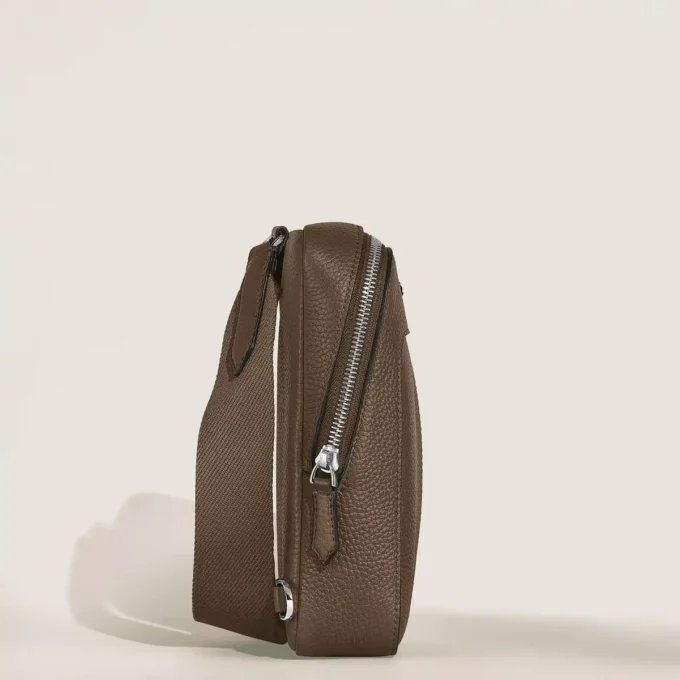 Bolso Montblanc Companion on body