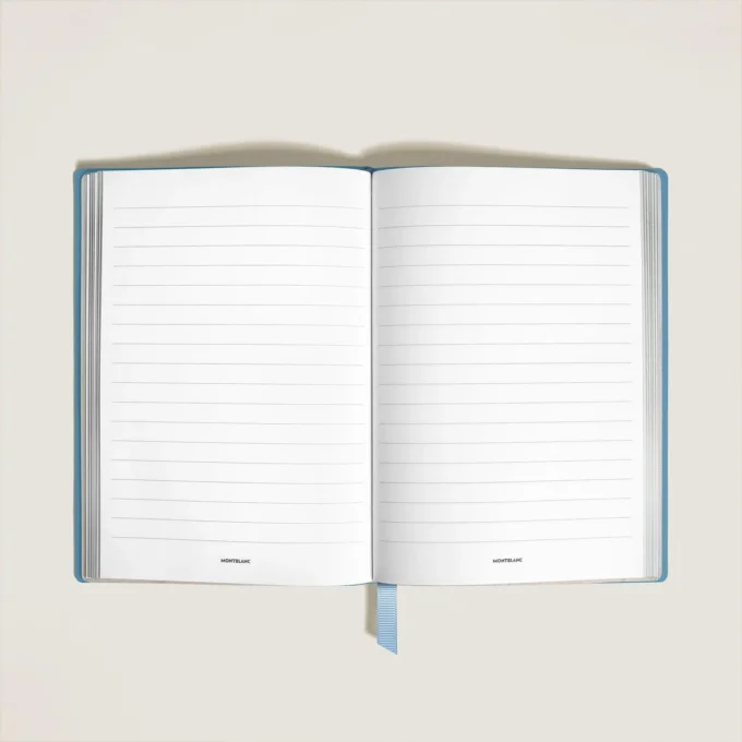 Cuaderno mediano, piel Saffiano, azul pálido – Páginas rayadas