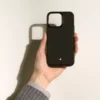 Funda rígida Sartorial para Apple iPhone 16 Pro Max